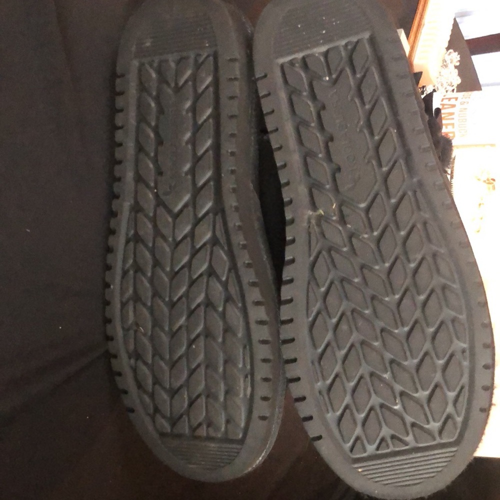 Koolaburra by UGG Black Suede size 7 Excellent Condition - Picture 5 of 7